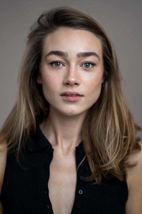 Natalia Sitarska as Paula