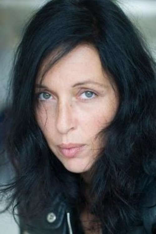 Florence Denou as La policière gantée