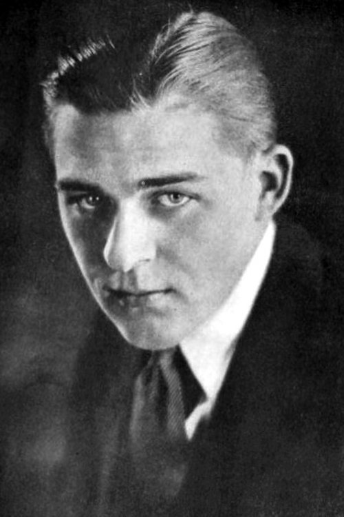 Arnold Gray as Arthur the Iceman