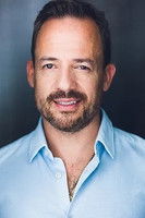 Carlo D'Amore as Leon