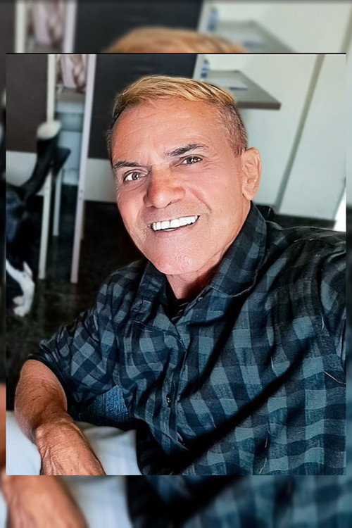 Flaviano Oliveira as Cameraman