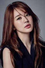 Yoon Eun-hye as Go Eun-chan