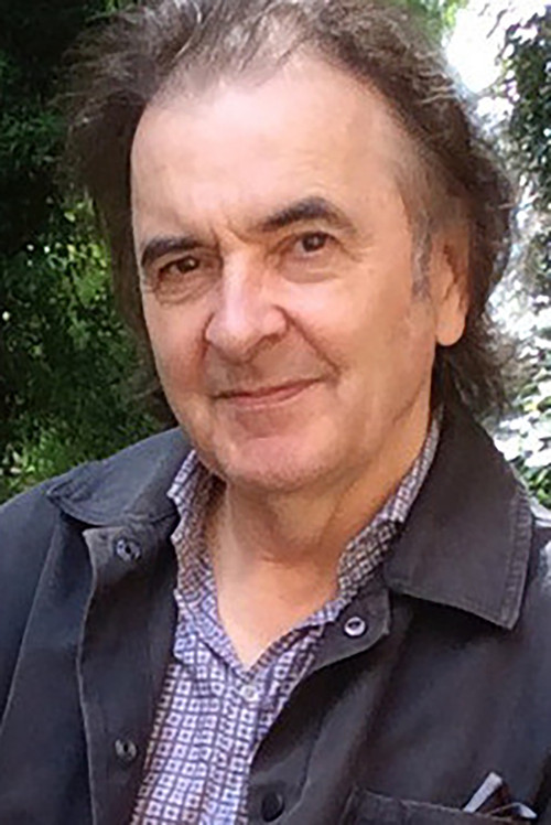 Kevin McAlea as Band member