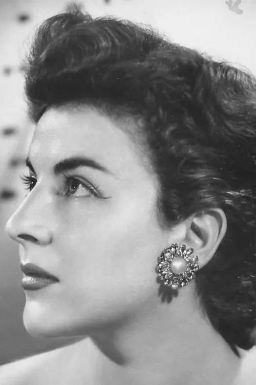 Elder Barber as Anita Leonardi