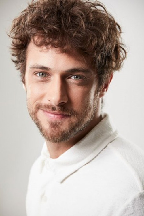 Ronny Kriwat as Médico