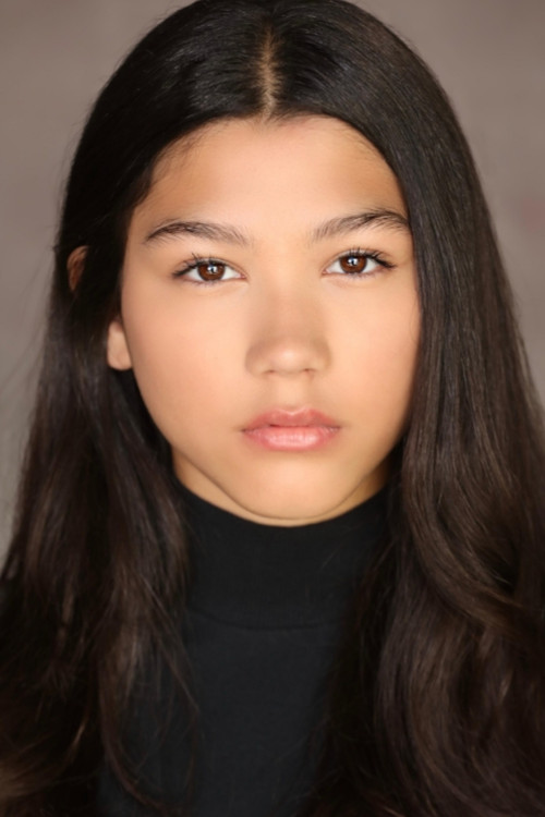 Txunamy Ortiz as Alina