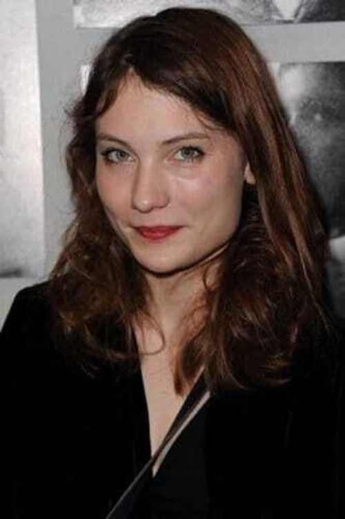 Élise Lhomeau as Dubois