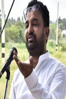 Veerendra Babu as Vijay