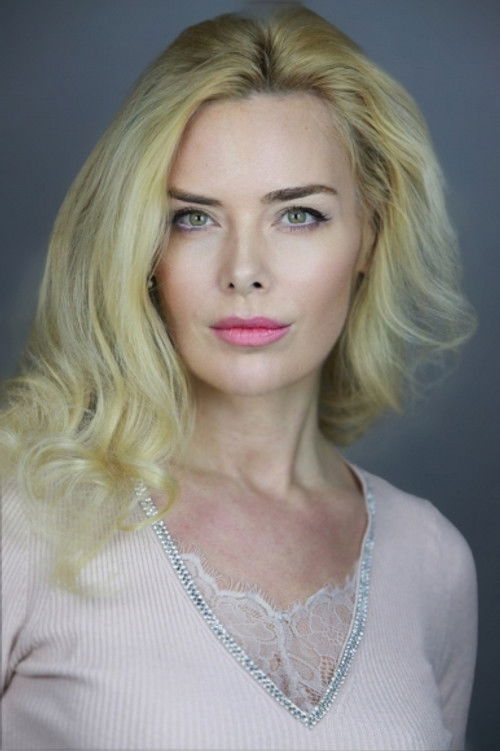 Юлия Гуль as Anya