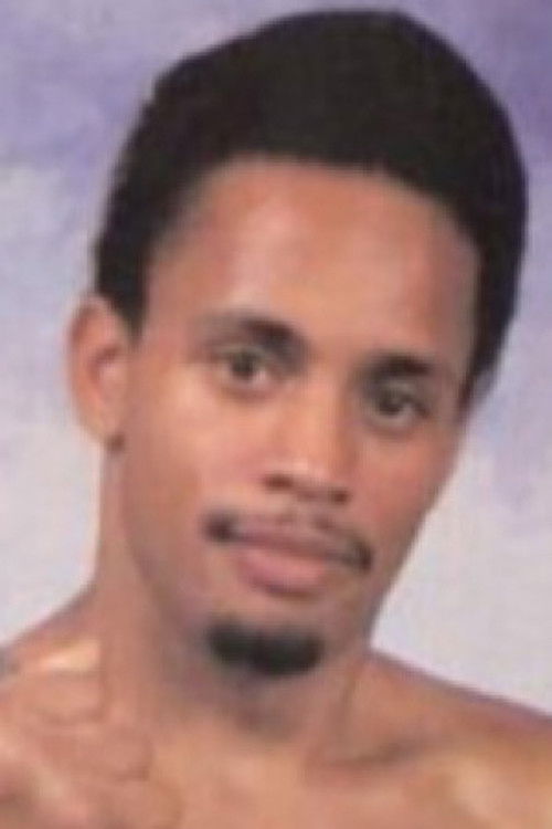 Gustavo Viva as Mario Barrio