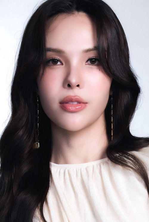 Saranphat Pedersen as Siang Plaing