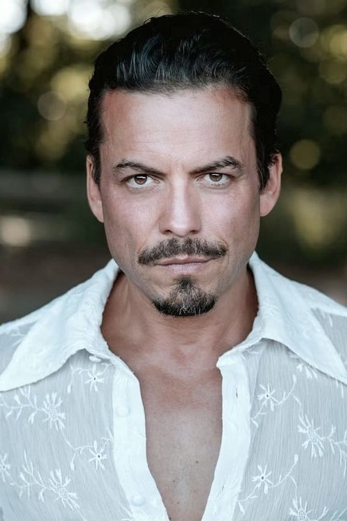 Roman Boeer de Garcez as Kurt Thompson