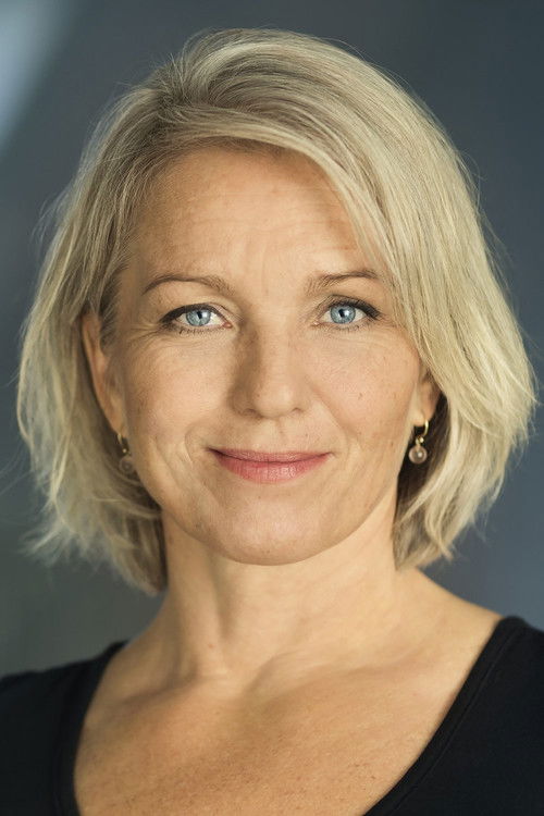 Mette Kolding as Zandra, PC-stemme
