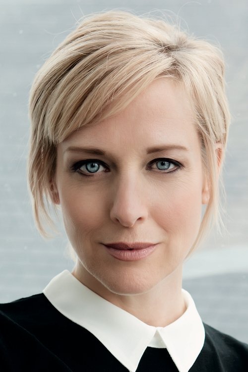 Karen Elkin as Electronics Store Clerk