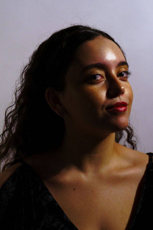 Ana Riguez as Figurante #2