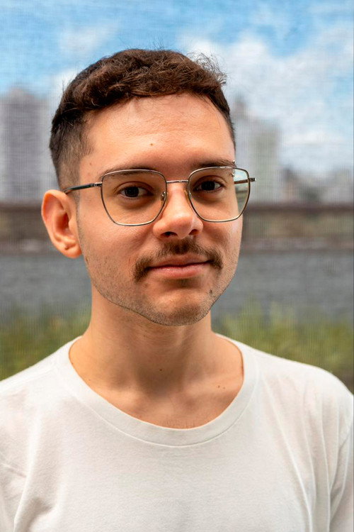 Paulo Soares as Prostituta