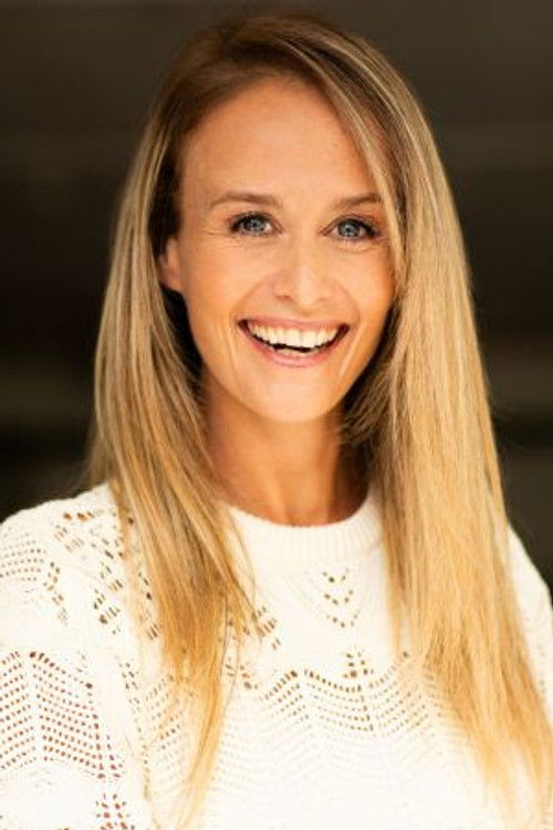 Émilie Fecteau as Régine