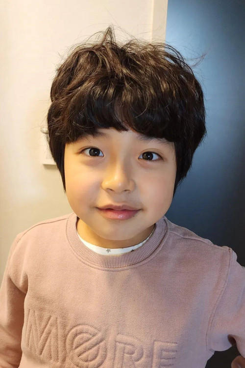 Lee Cheon-mu as Bo-ra's Brother