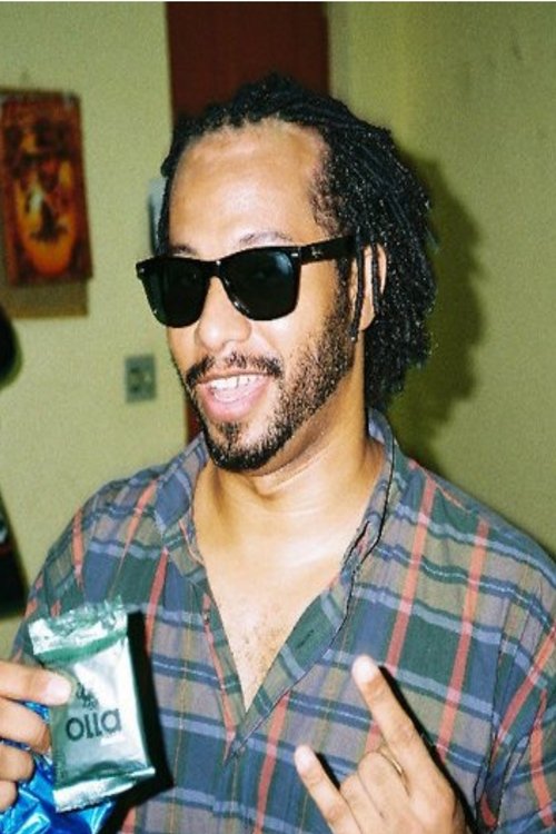 Fernando Coolbano as Apresentador