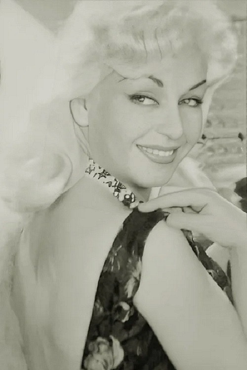 Liana Orfanou as Lola