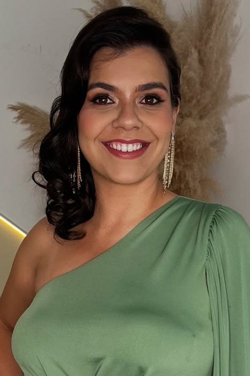 Aline Araújo as Mariana