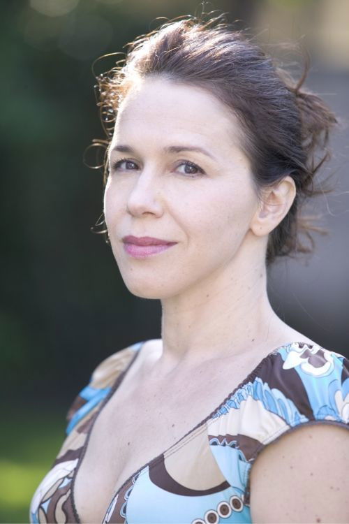 Alexandra Tejeda Rieloff as Emma