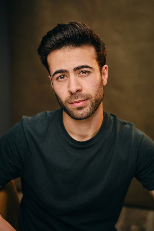 Raphael Figueiredo as Tiago