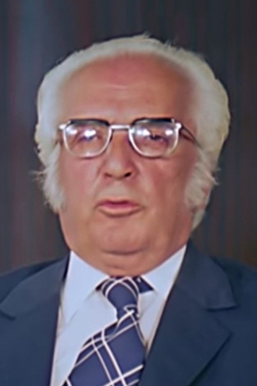 Hayri Karabey as Coğrafyacı Rıza