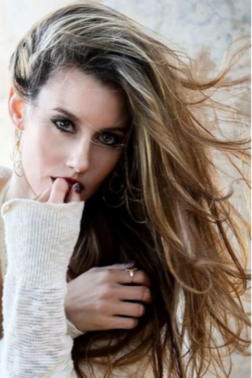 Heather Gilbert as Ava Grant