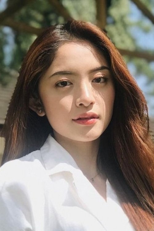 Natalie Zenn as Amanda