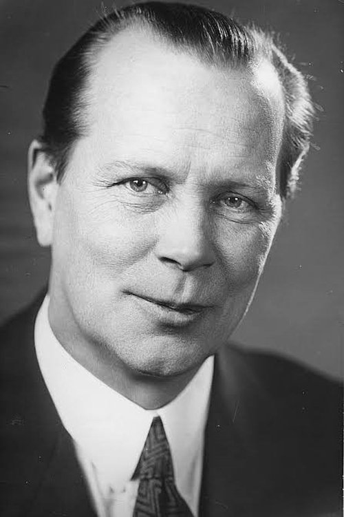 Erkki Karu as Simolin