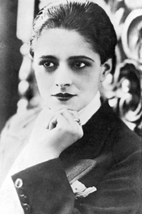 Mercedes Simone as Dora