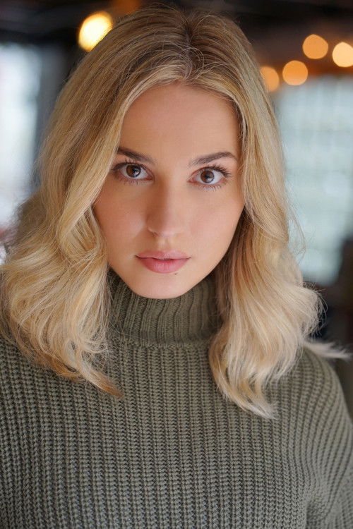 Hannah Malone as Alyssa