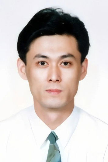 Liangbo Wang as Mr. Wang