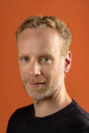 Max Niemeyer as Alfred