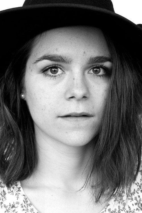 Élisabeth Smith as Alice