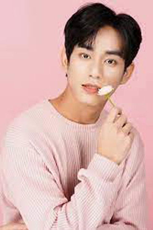 Zubom Phiphat Wichasu as Top