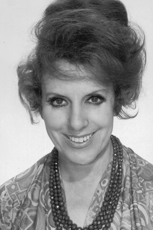 María Isbert as Doña María