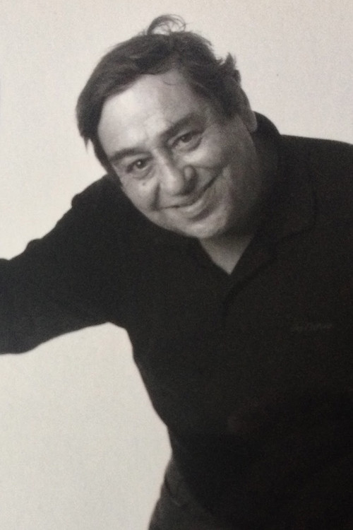 Carlos Rodrigues as Funcionario