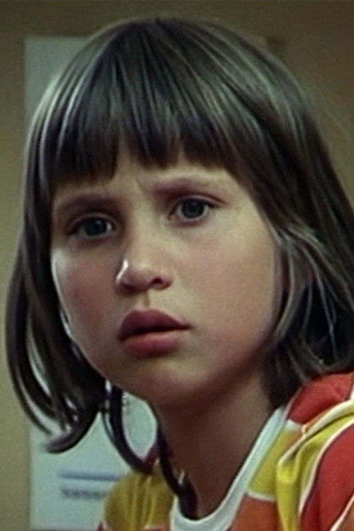 Kathrin Mann as Evelin Jäger