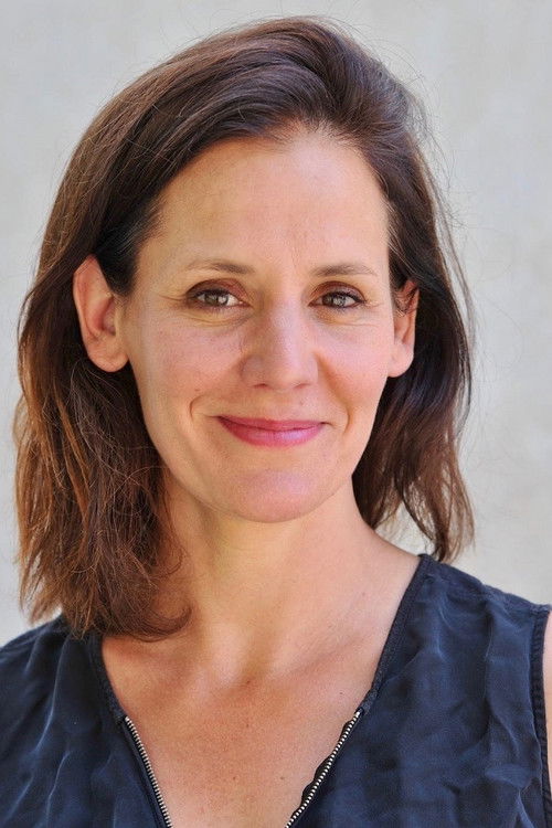 Marine Danaux as Agnès