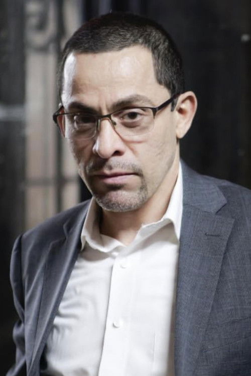 Ignacio González as Miguel Domínguez