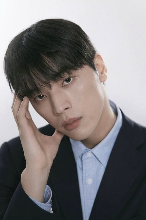 이정훈 as Employee Kim