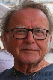 Peter Eszterhás as Skolepsykolog