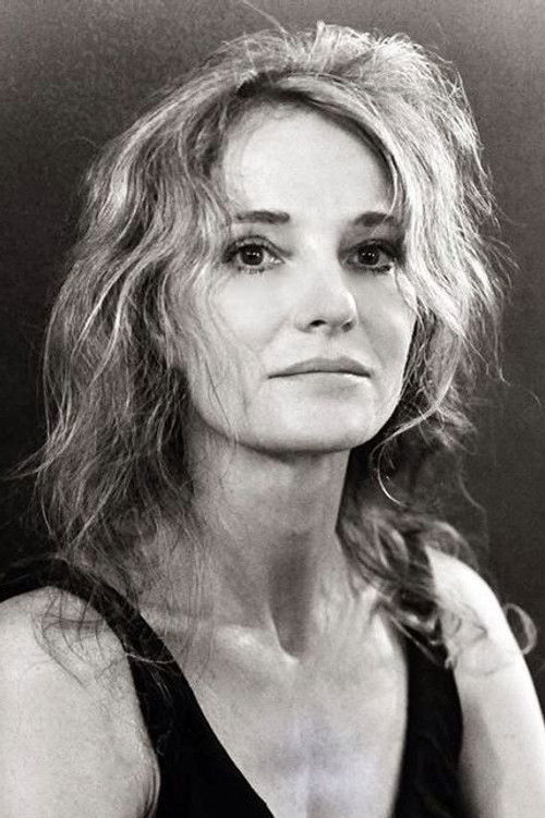 Lia Bugnar as Octave's mother