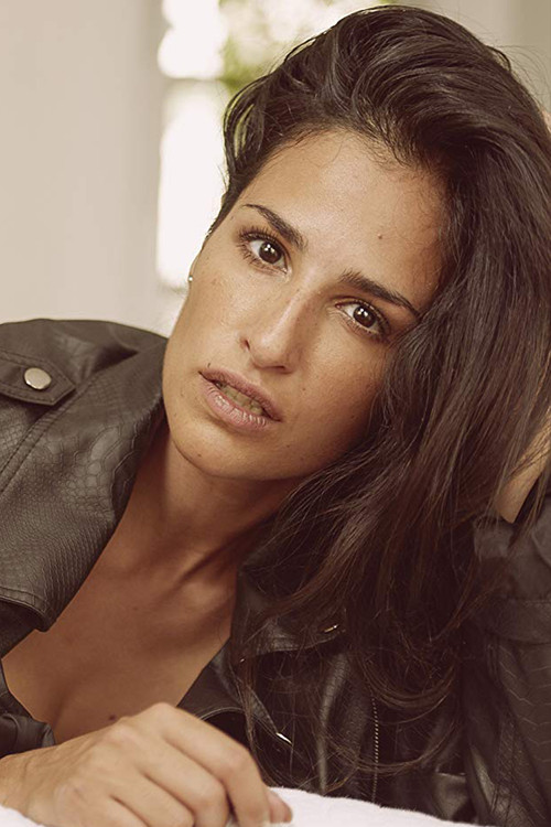 Oksana Maria as Devere