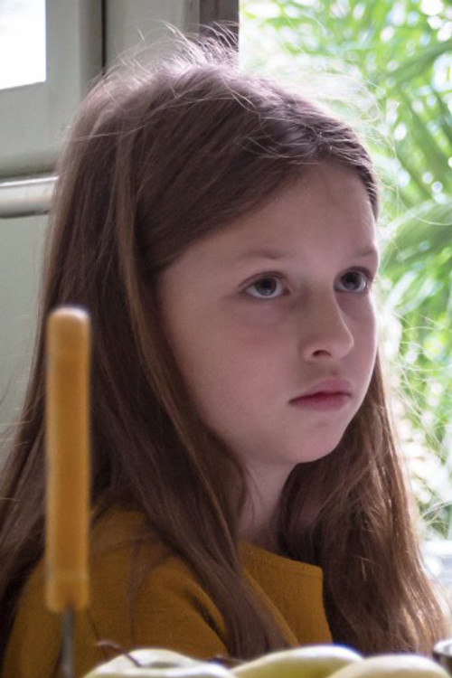 Emmanouela Pitsika as Eva