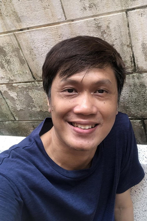 Issara Maneewat as Self