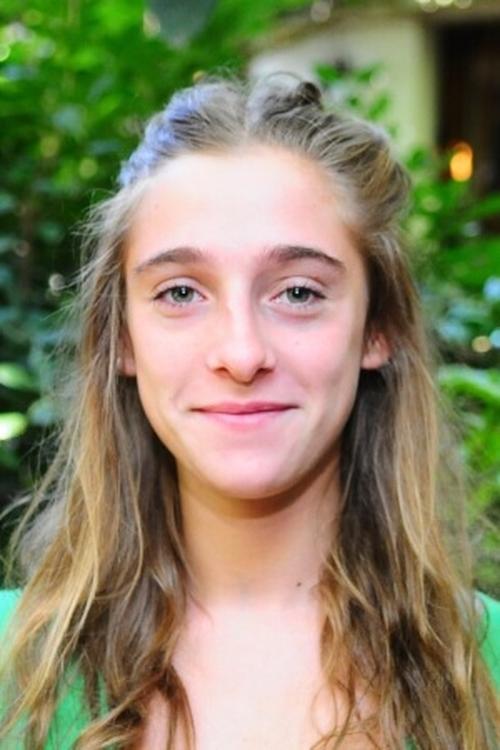 Nuria Fló as Leticia