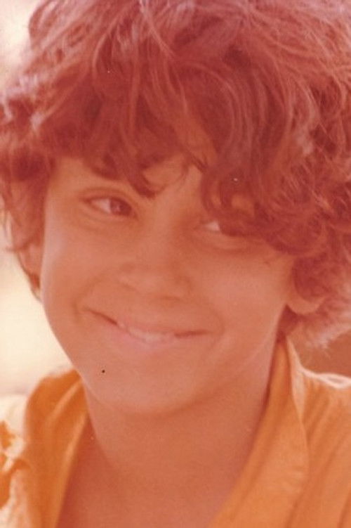 Alvaro Roche as Manuel